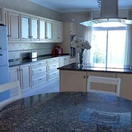Sleeps 10 Pool Air Con Wifi 빌라