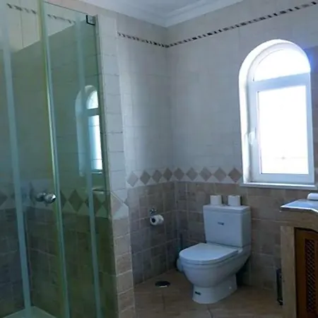 Sleeps 10 Pool Air Con Wifi